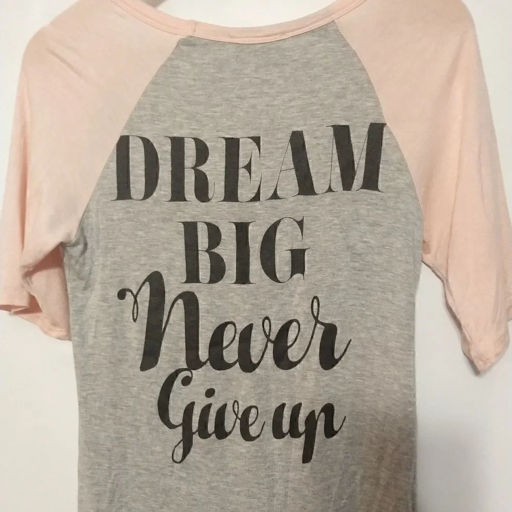 Daily Specials Graphic baseball tee pink gray